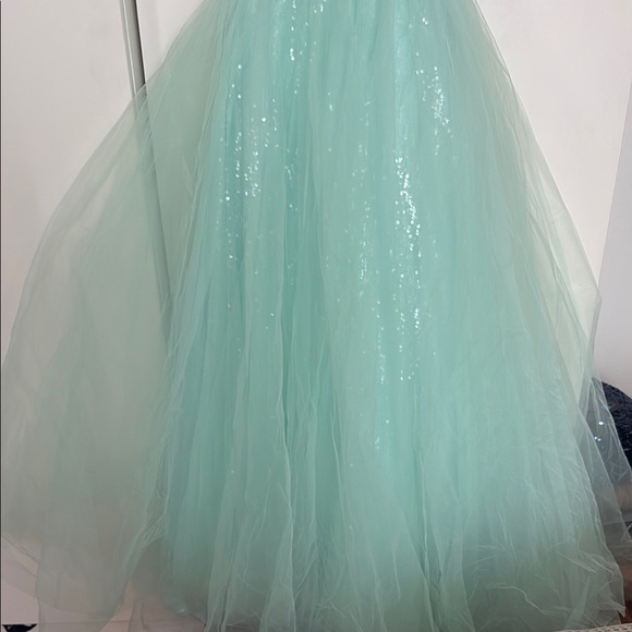 NWT | Mac Duggal 67565 Mint V-Neck Tulle Ballgown with Embellished Belt Size 2 - Picture 7 of 14